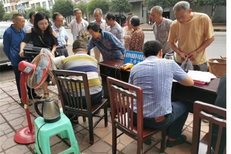 宣漢職業中專學校赴下八鎮開展信息技術咨詢服務，助力精準脫貧攻堅